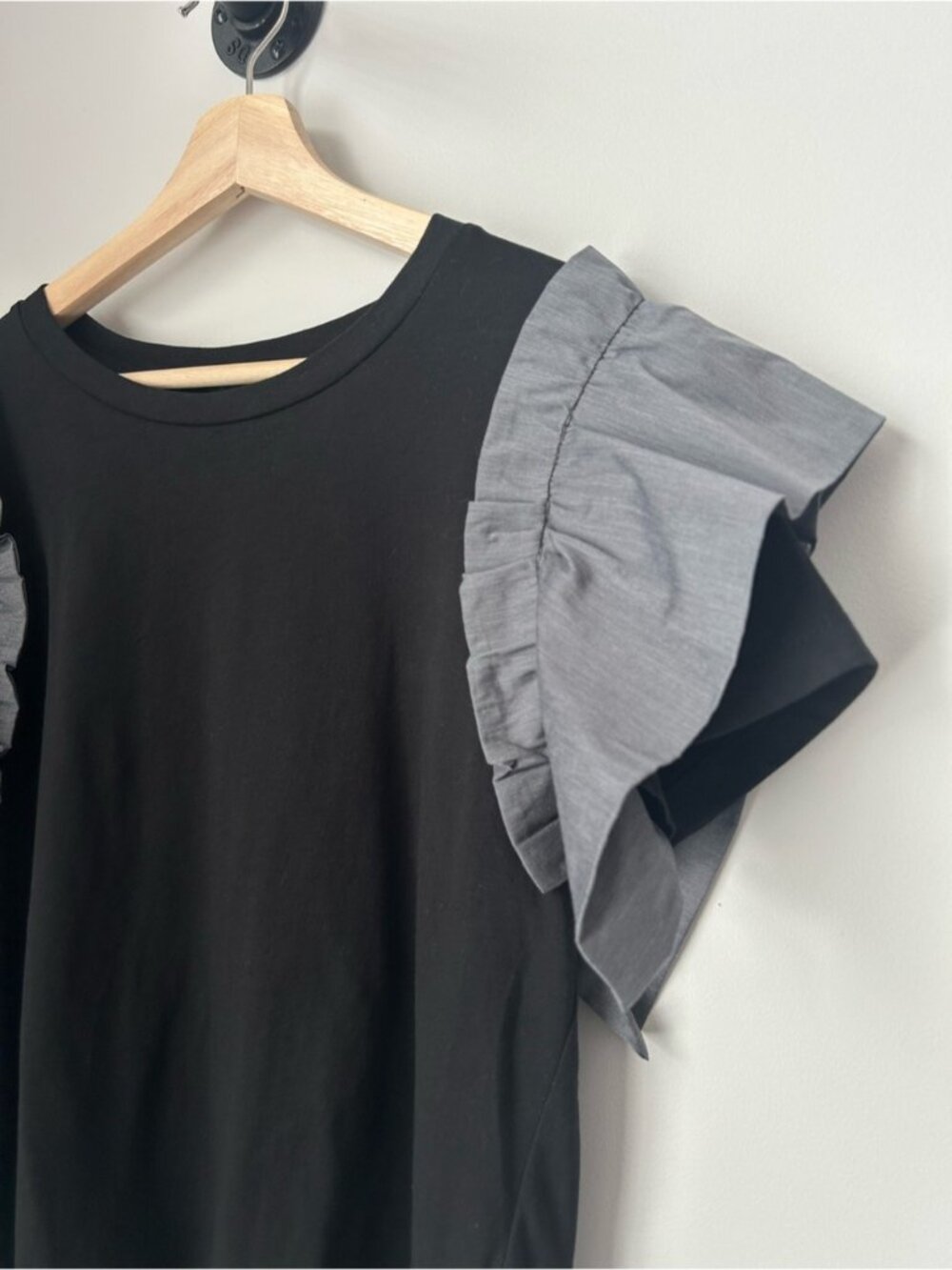 NÜ Ruffle Sleeve Tee - Picture 3 of 5